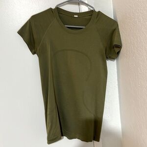 Lululemon swiftly tech t shirt light green size 6 regular length hip